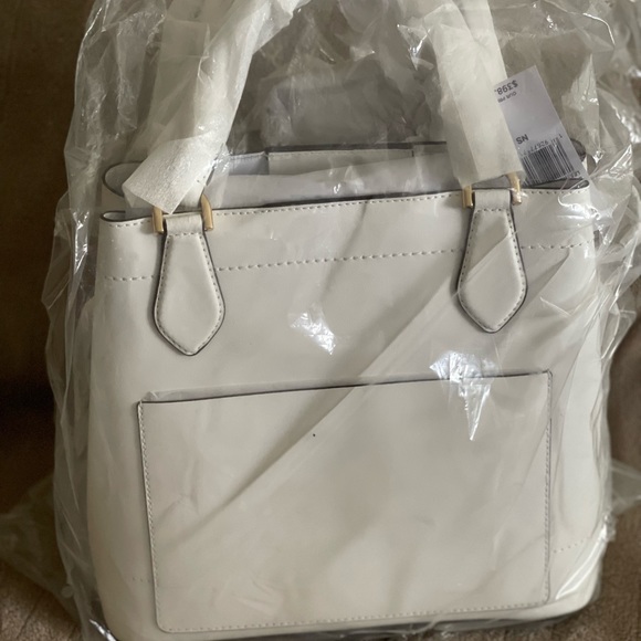 Michaels Kors white purse with matching wallet. - Picture 2 of 6